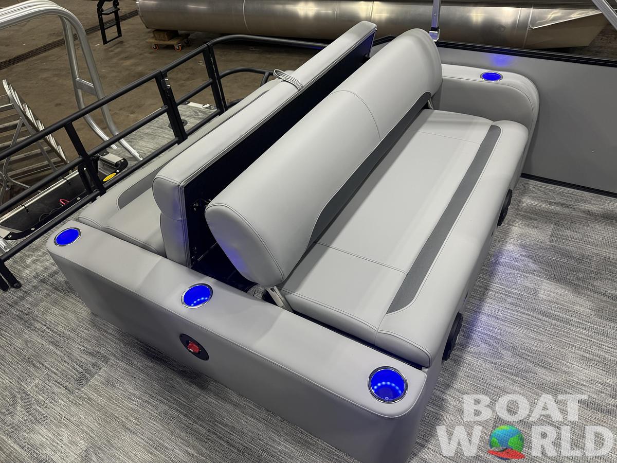 2026 Bentley Pontoons Legacy 220 Swingback 