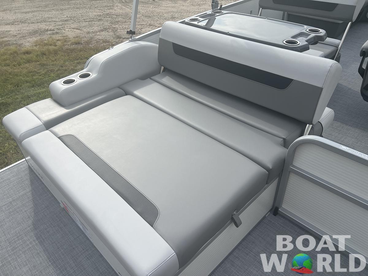 2026 Princecraft Vectra 23 RL Dinette Swingback Pontoon 