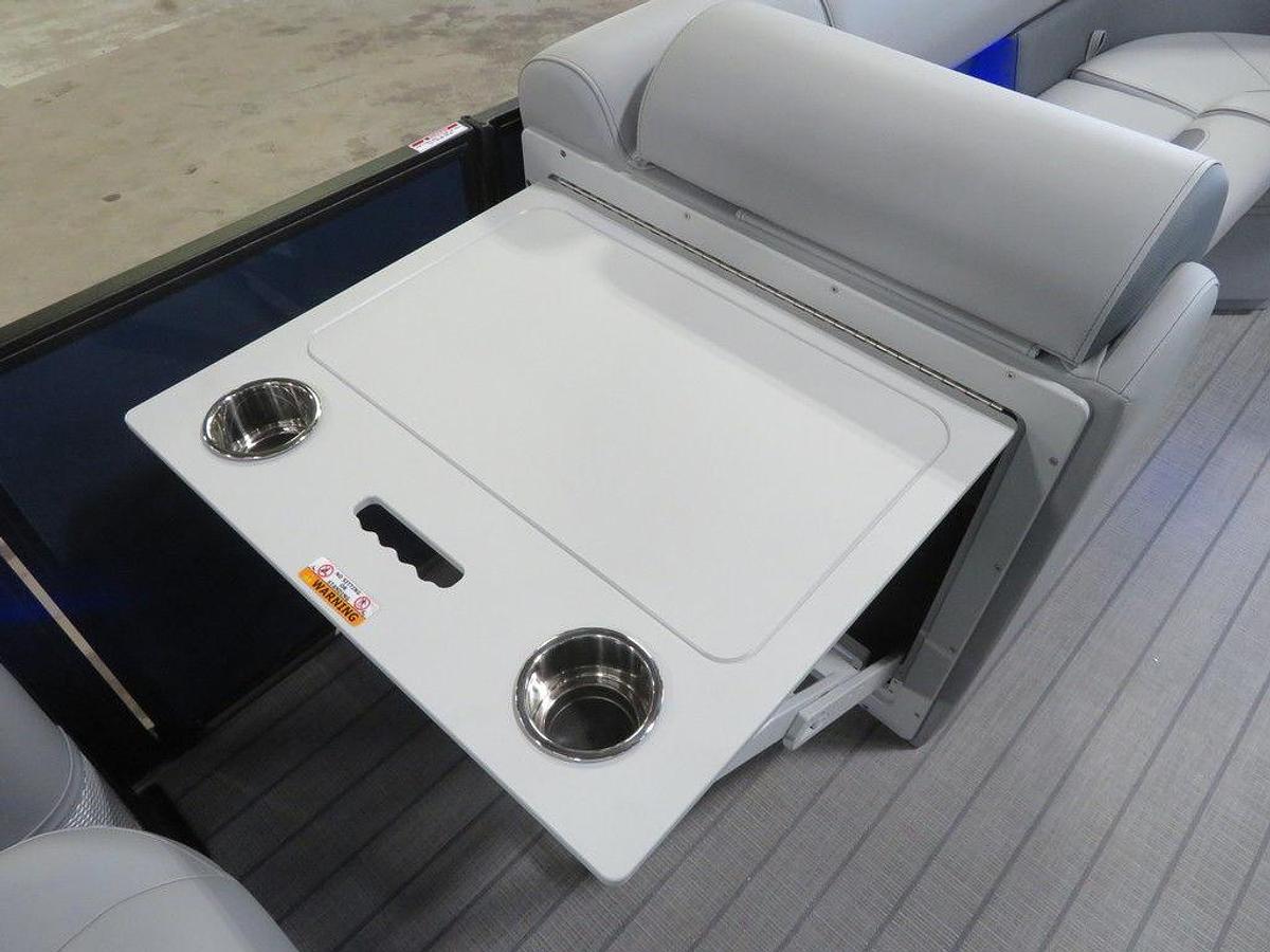 2025 Bentley Pontoons Legacy 223 QSB Swingback Tritoon & Honda 4-Stroke EFI