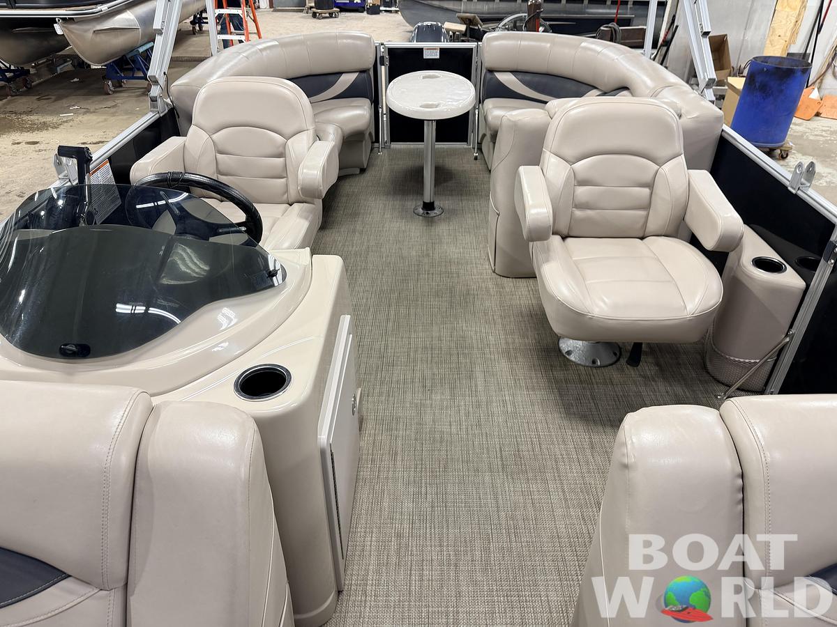 Used 2016 Sylvan Mirage 822 LZ & 50HP Yamaha 4Stroke - $21,995