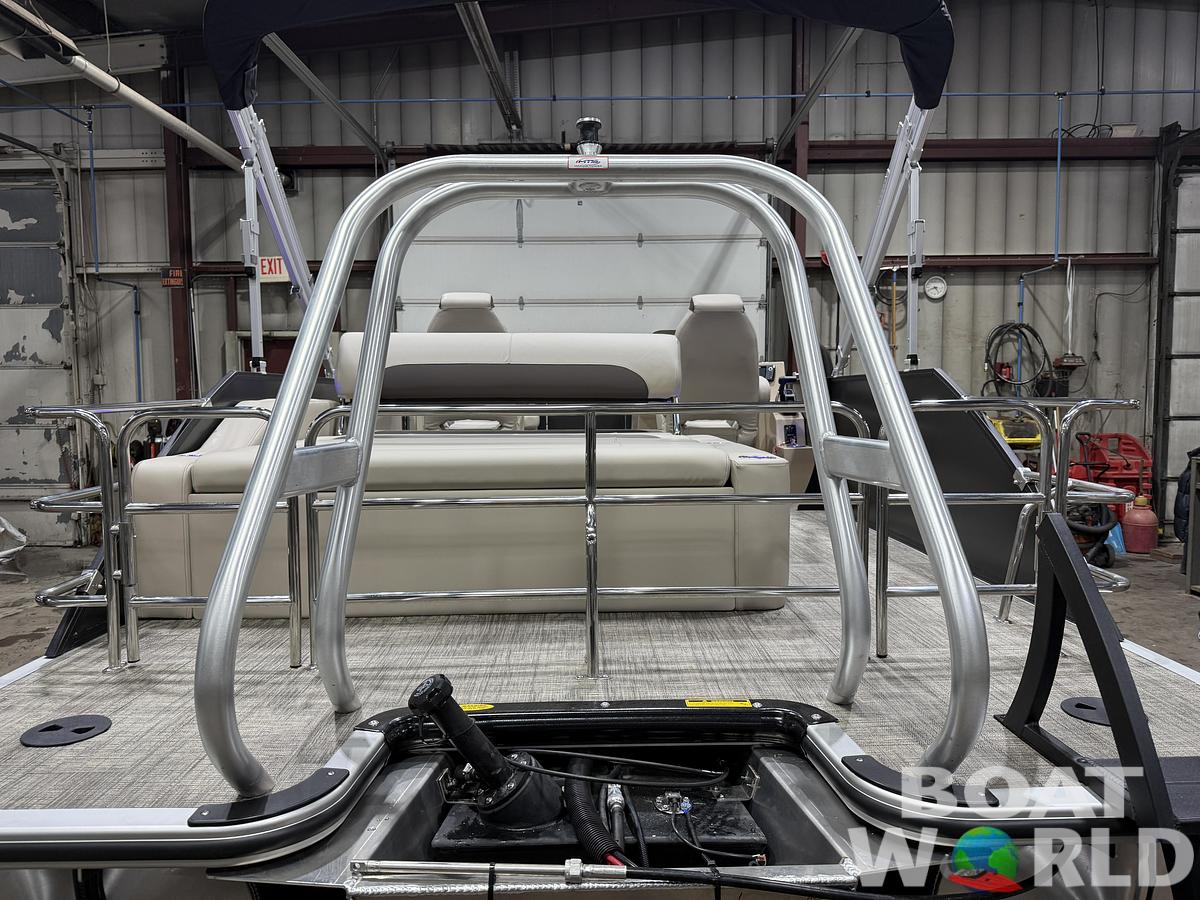 2026 Bentley Pontoons Legacy 220 Swingback 