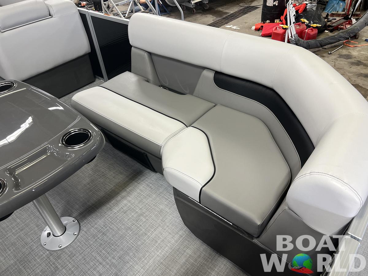 2026 Princecraft Vectra 21 RL Swingback Lounge Pontoon & Mercury 4-Stroke EFI