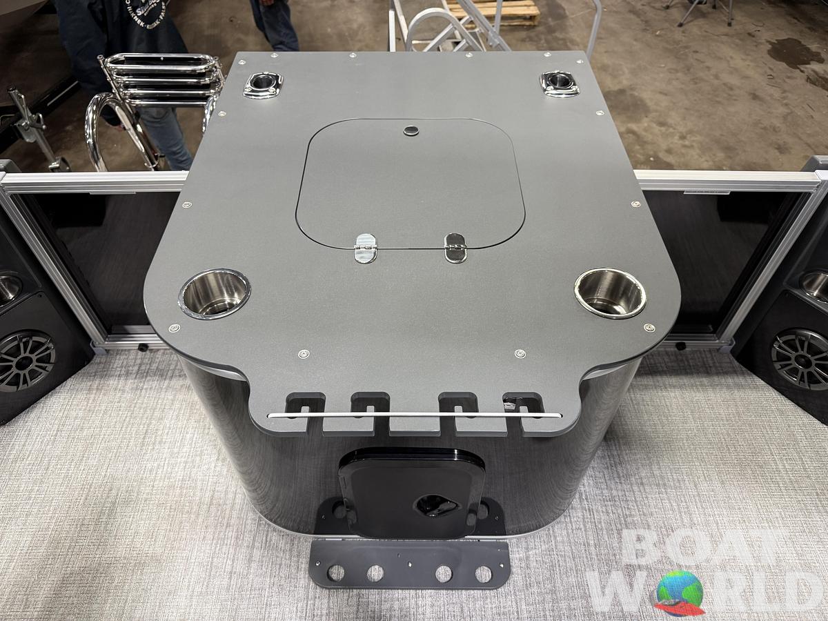 2026 Tahoe Pontoons GEOfish 2385 Rear Fish 