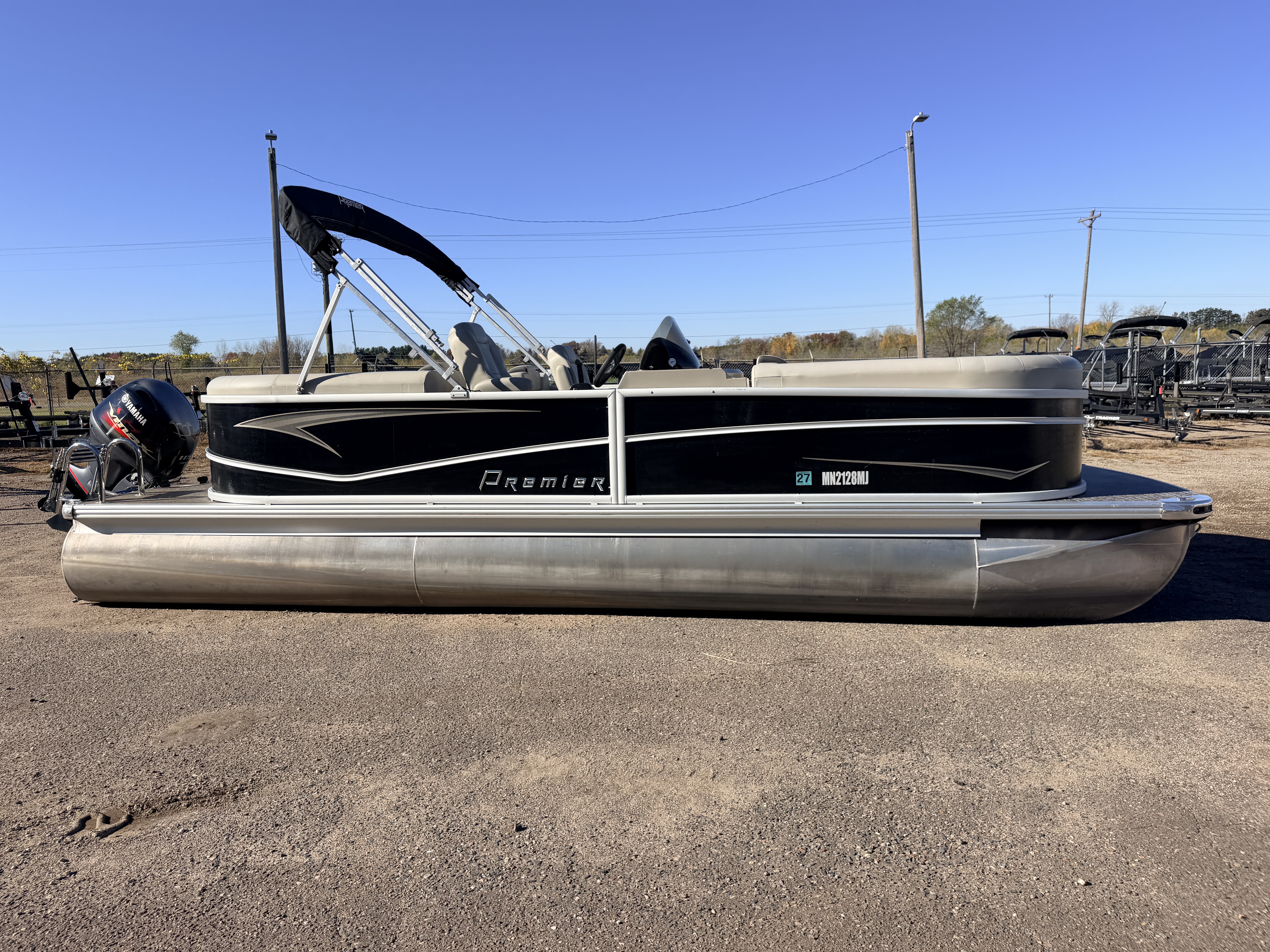 Used 2022 Premier 230 SunSpree RF & 116HP Yamaha 4Stroke -$34,995