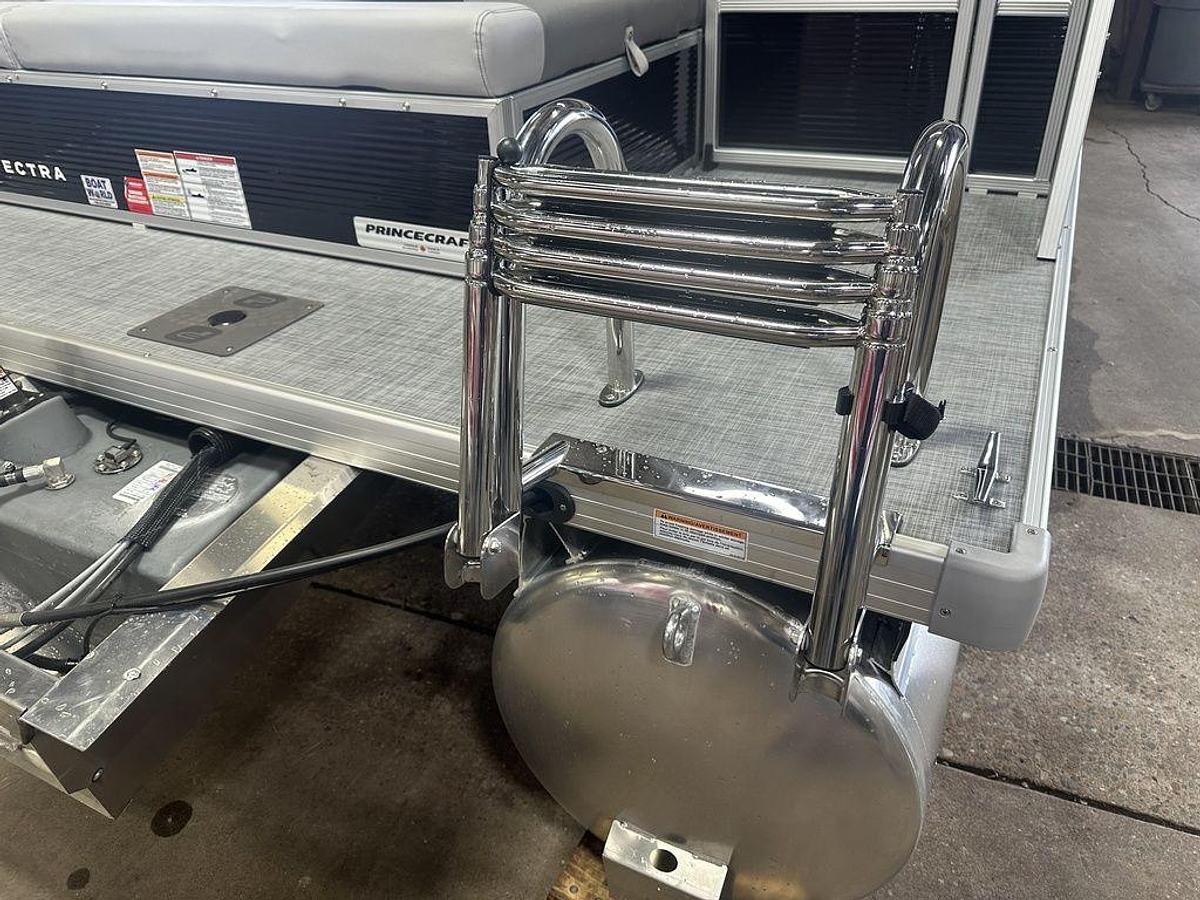 2025 Princecraft Vectra 21 RL Swingback Lounge Pontoon & Mercury 4-Stroke EFI