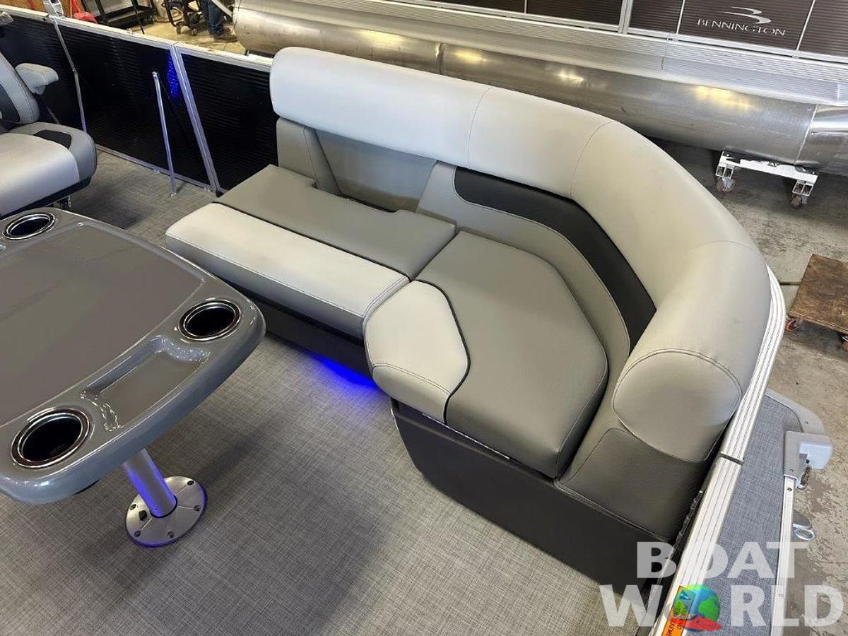 2025 Princecraft Vectra 21 RL SS Swingback Pontoon & Mercury 4-Stroke EFI