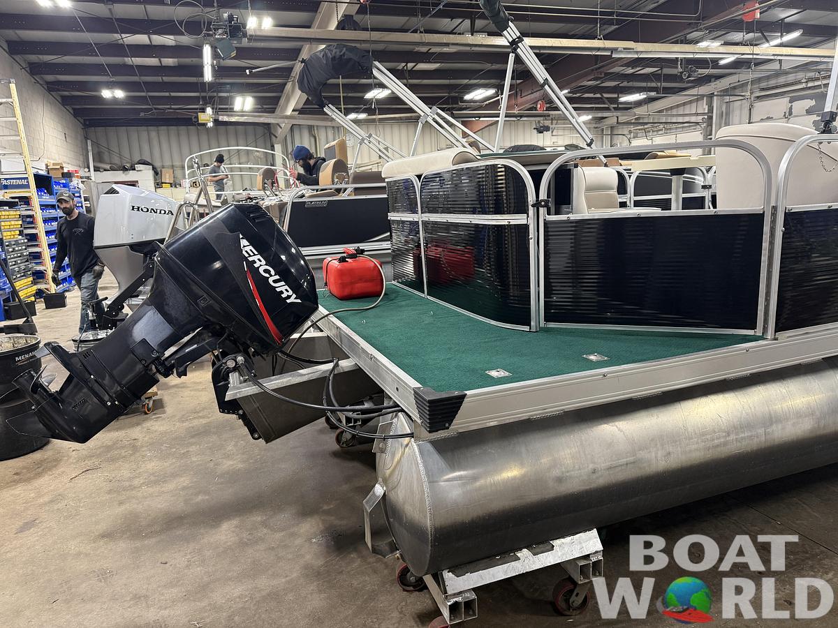 Used 2005 Leisure Island 2021 & 40HP