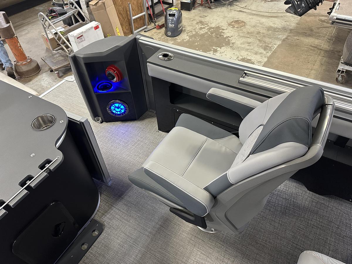 2025 Tahoe Pontoons GEOfish CRF 2585 Tritoon & 225HP Outboard