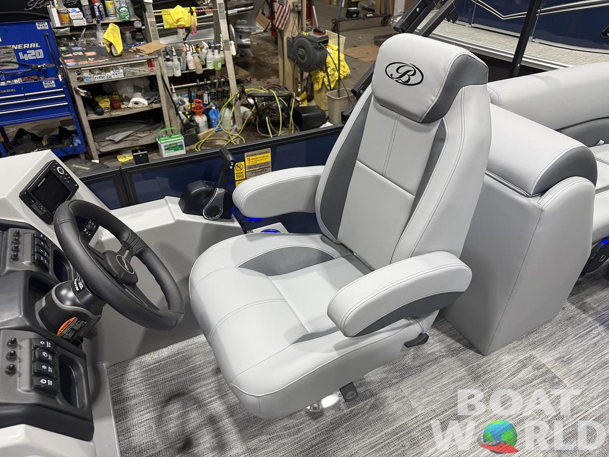 2026 Bentley 223 Navigator Quad Lounge Tritoon $50995