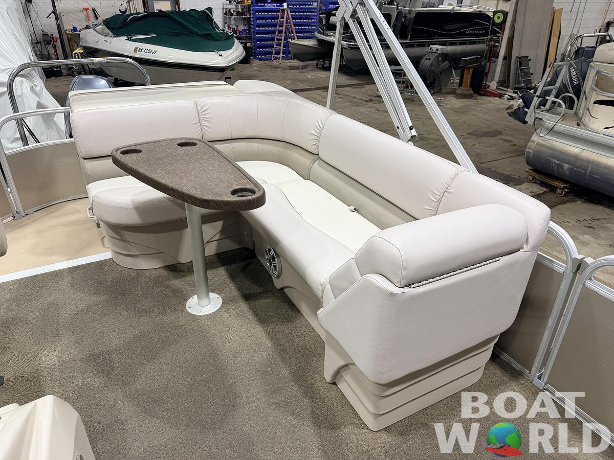 Used 2014 Bennington 21 SLX & 90HP Yamaha 4Stroke -$19,995