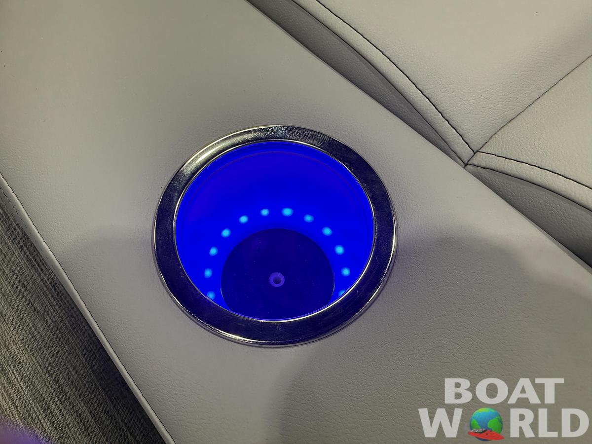 2026 Bentley Pontoons Legacy 220 Swingback 