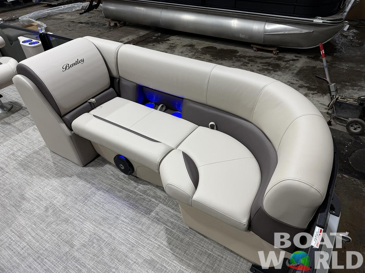 2026 Bentley Pontoons Legacy 220 Swingback