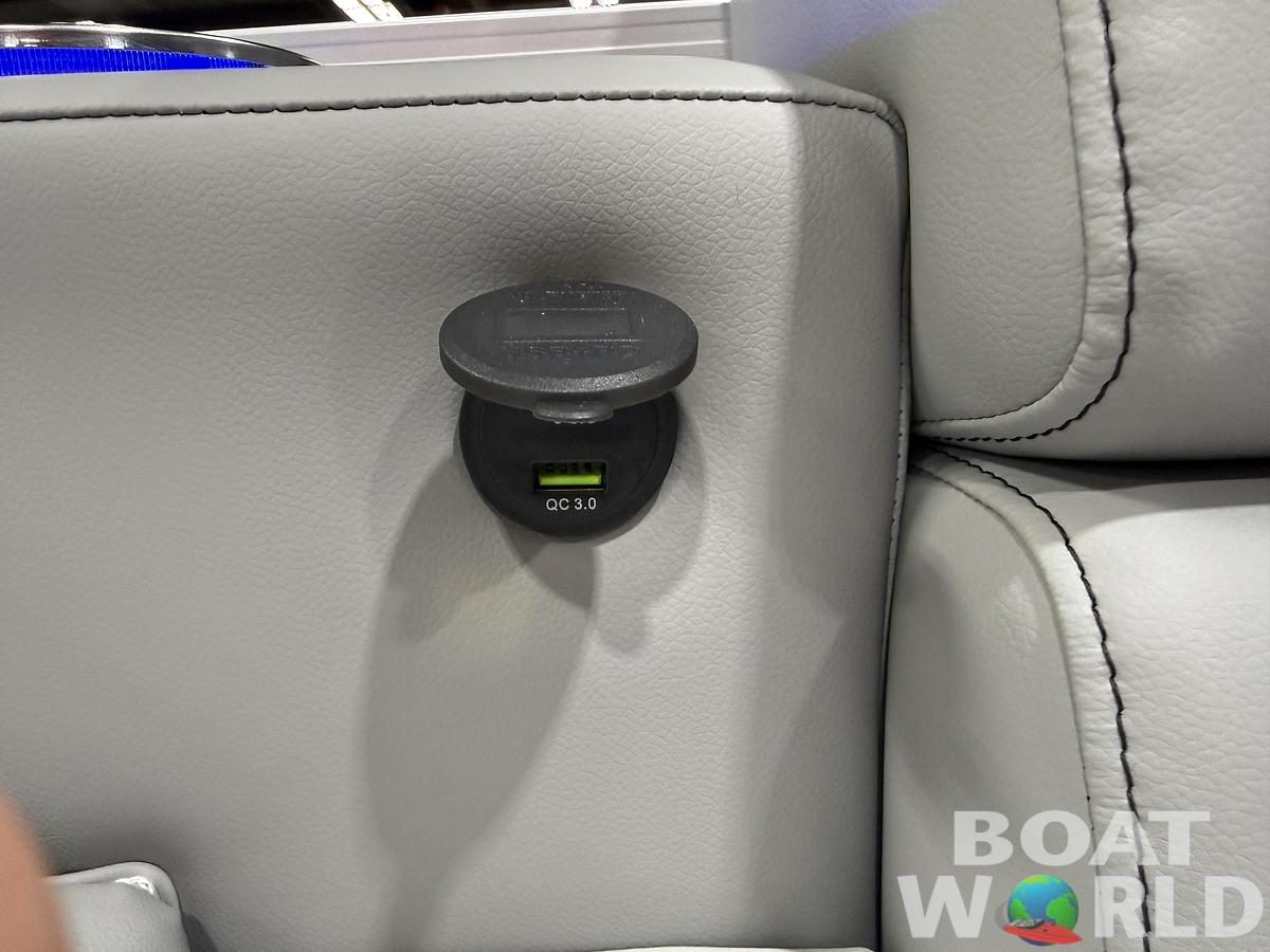 2026 Tahoe Sport 2385 Swingback (VRB) Tritoon 