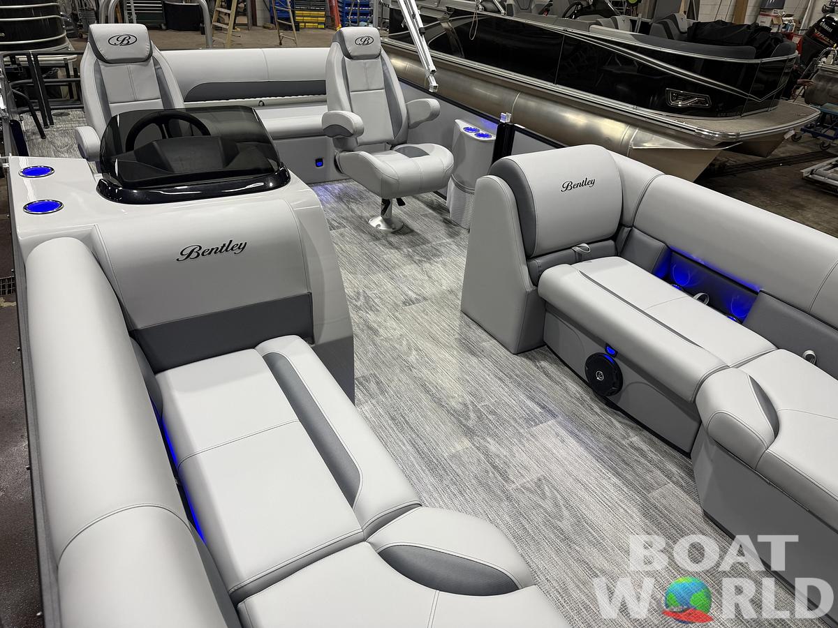 2026 Bentley Pontoons Legacy 220 Swingback 