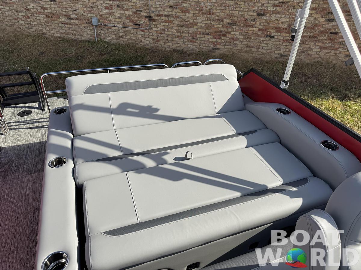 2026 Bentley Pontoons Legacy 200 Swingback