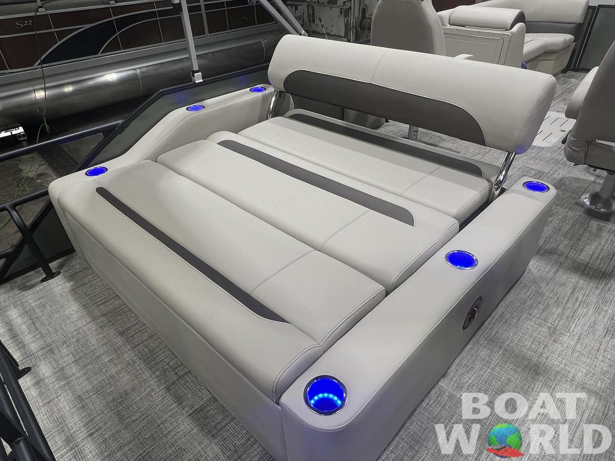 2026 Bentley Pontoons Legacy 223 Swingback Tritoon
