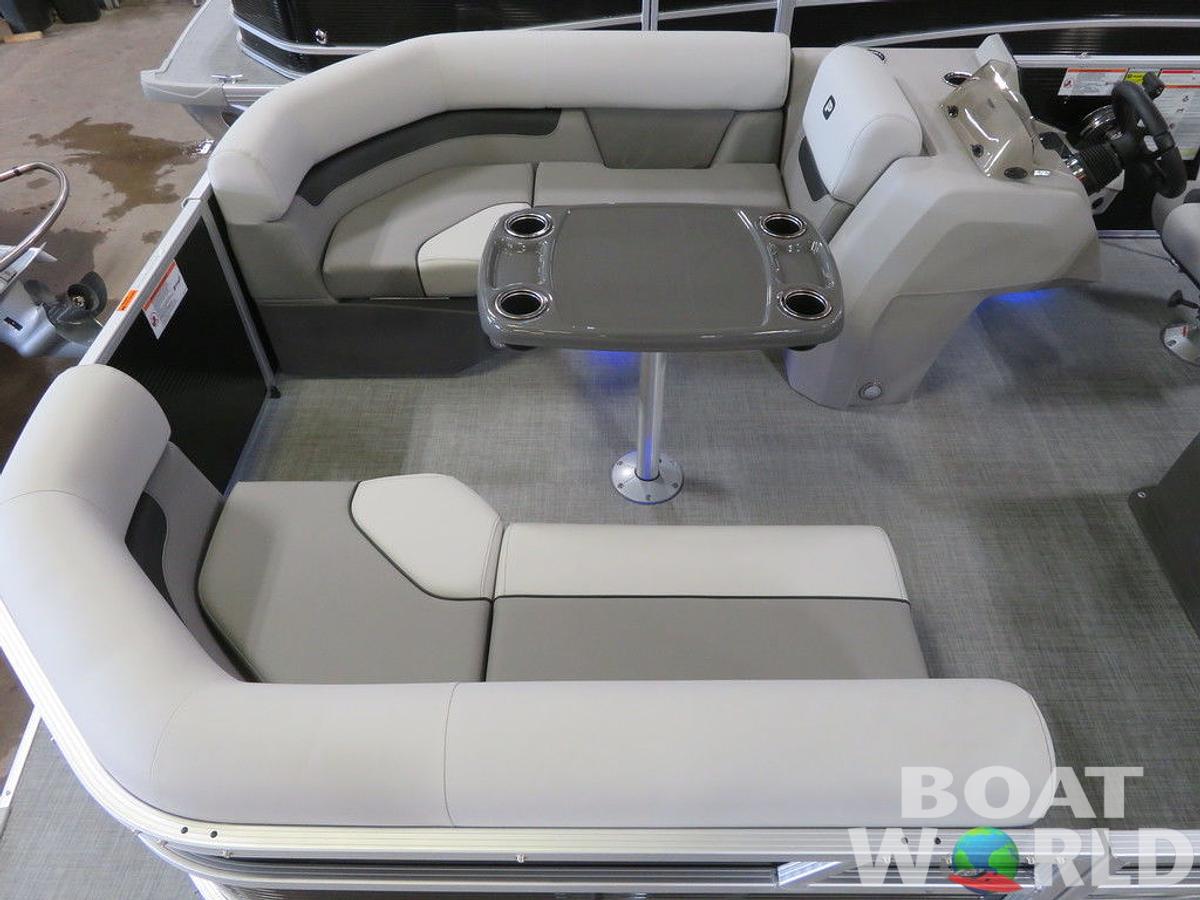 2025 Princecraft Vectra 21 RL Dinette Swingback Pontoon & Mercury 4-Stroke EFI