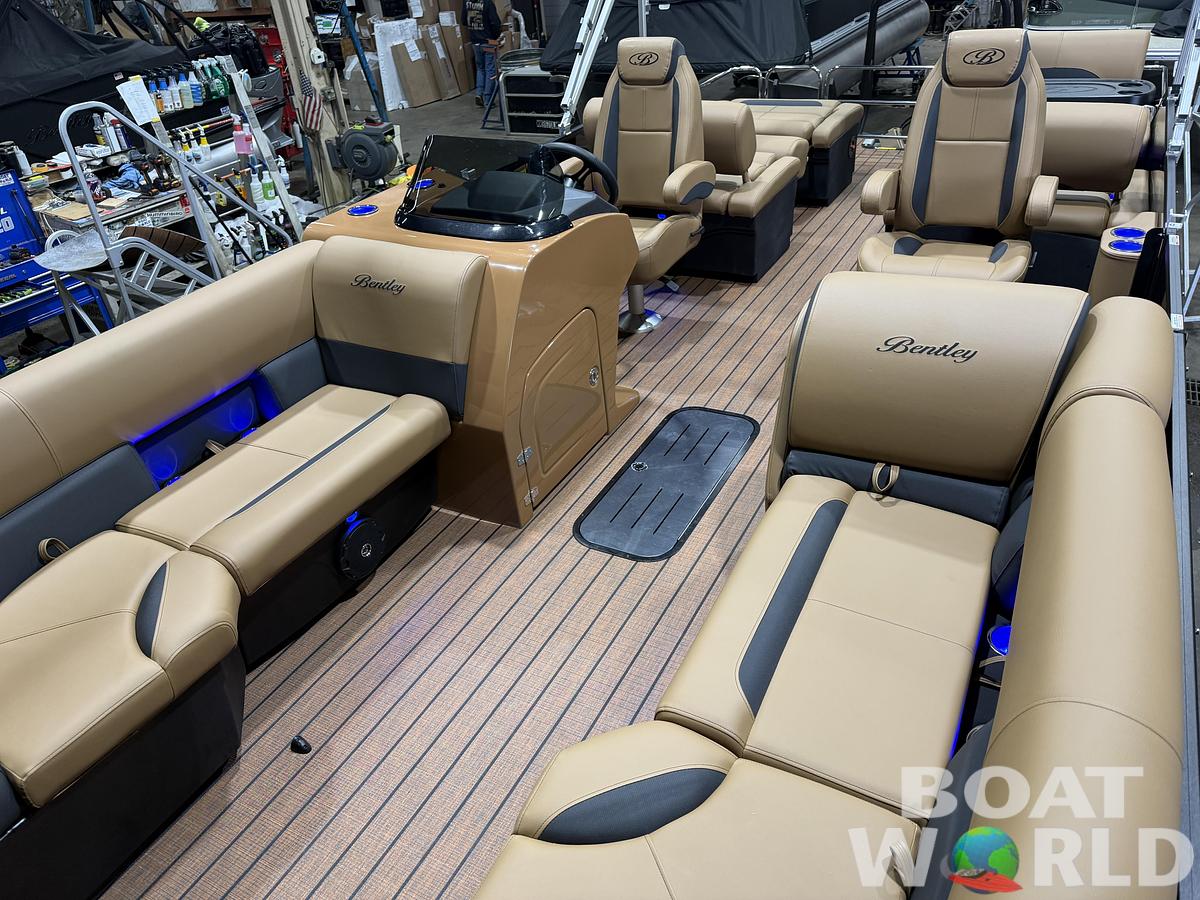 2026 Bentley Pontoons Legacy 223 QSB Swingback Tritoon 
