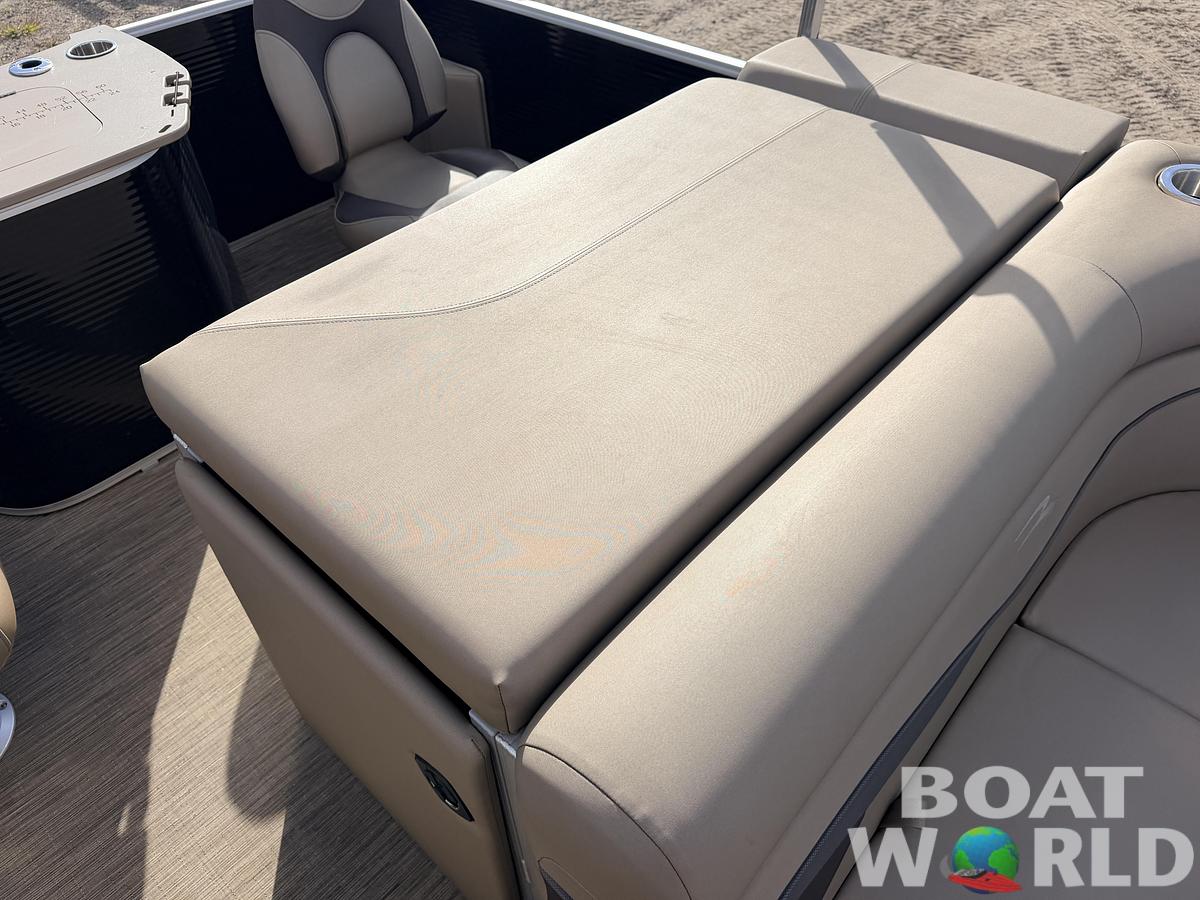 Used 2023 Bennington S20 F & 70HP Suzuki 4Stroke -$27,995