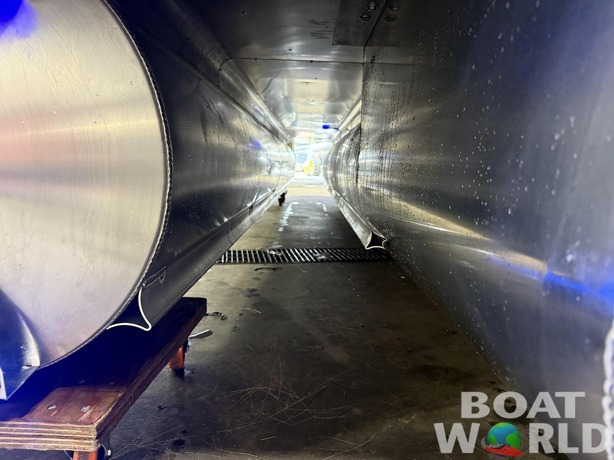 2026 Bentley Pontoons Elite 223 Swingback Tritoon