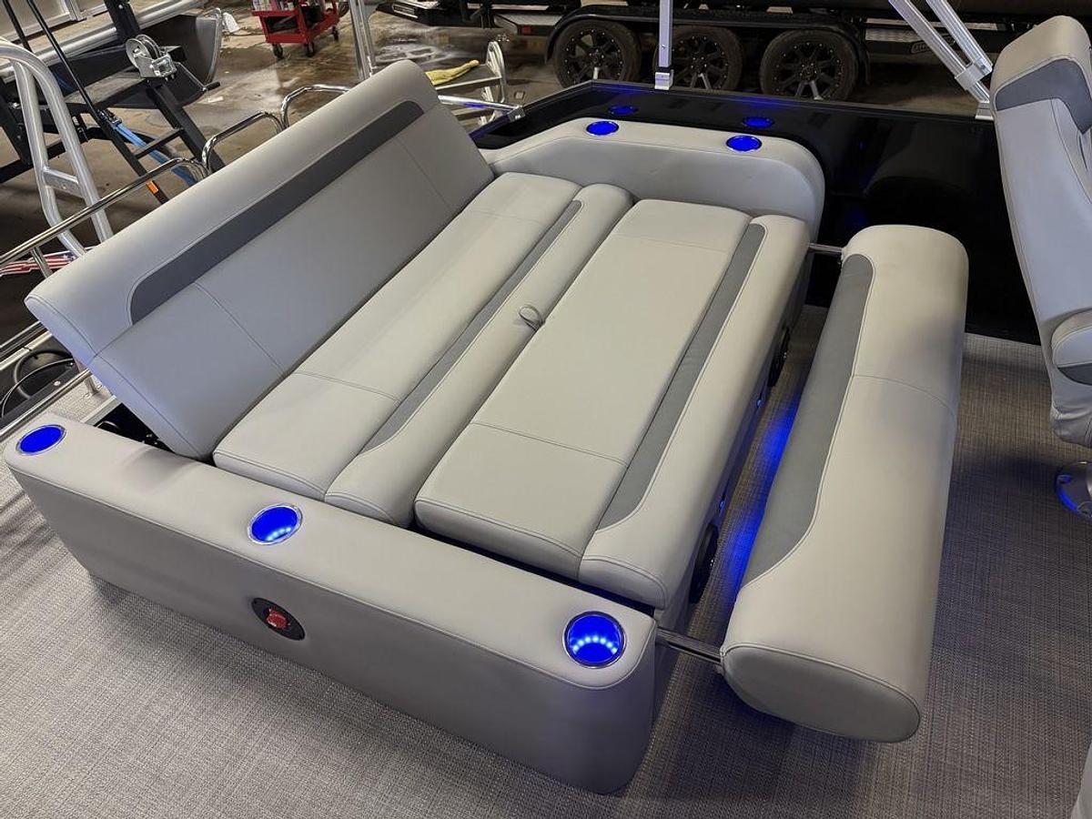 2026 Bentley Pontoons Legacy 220 Swingback & Honda 4-Stroke EFI