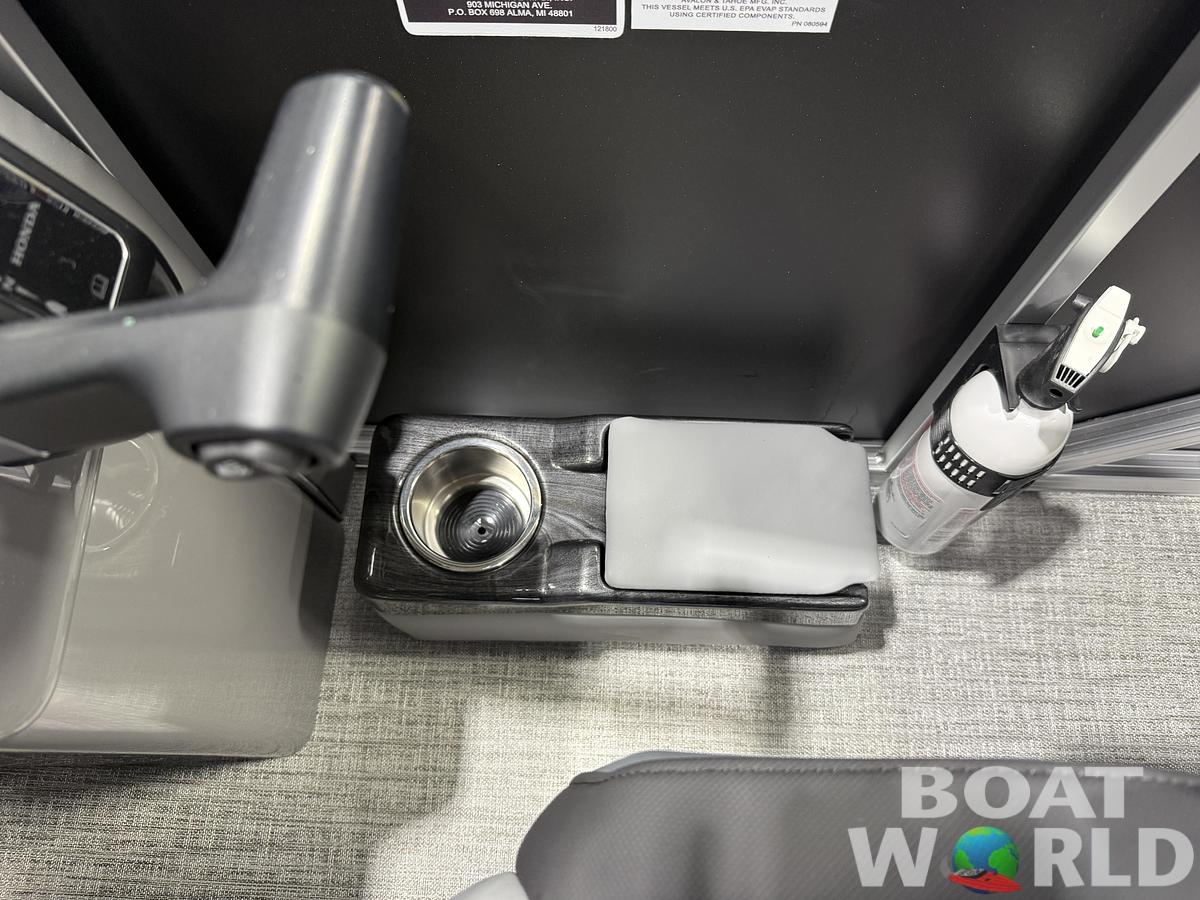 2026 Tahoe Pontoons LTZ 2385 Elite Windshield Tritoon