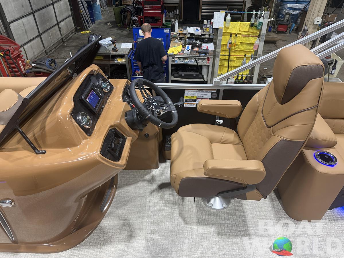 2026 Tahoe Pontoons LTZ 2385 Elite Windshield Tritoon