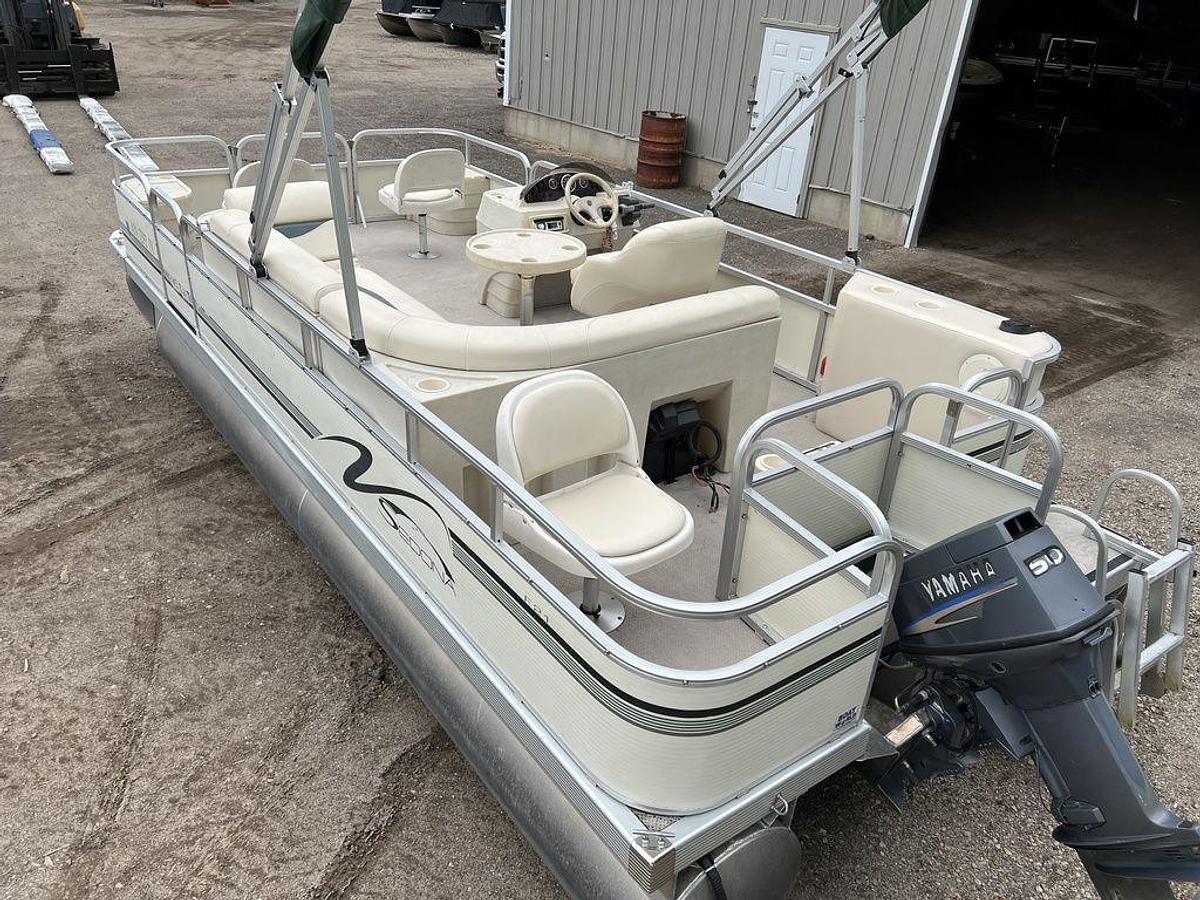 Used 2005 Bennington Sedona F21 Pontoon