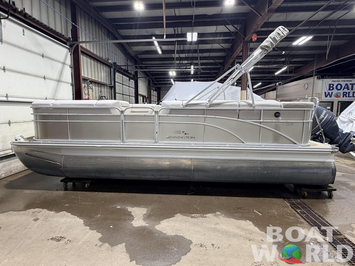 Used 2014 Bennington 21 SLX & 90HP Yamaha 4Stroke -$19,995