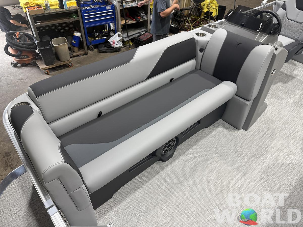 2027 Tahoe Sport 2380 Quad Lounge & 4-Stroke $32995