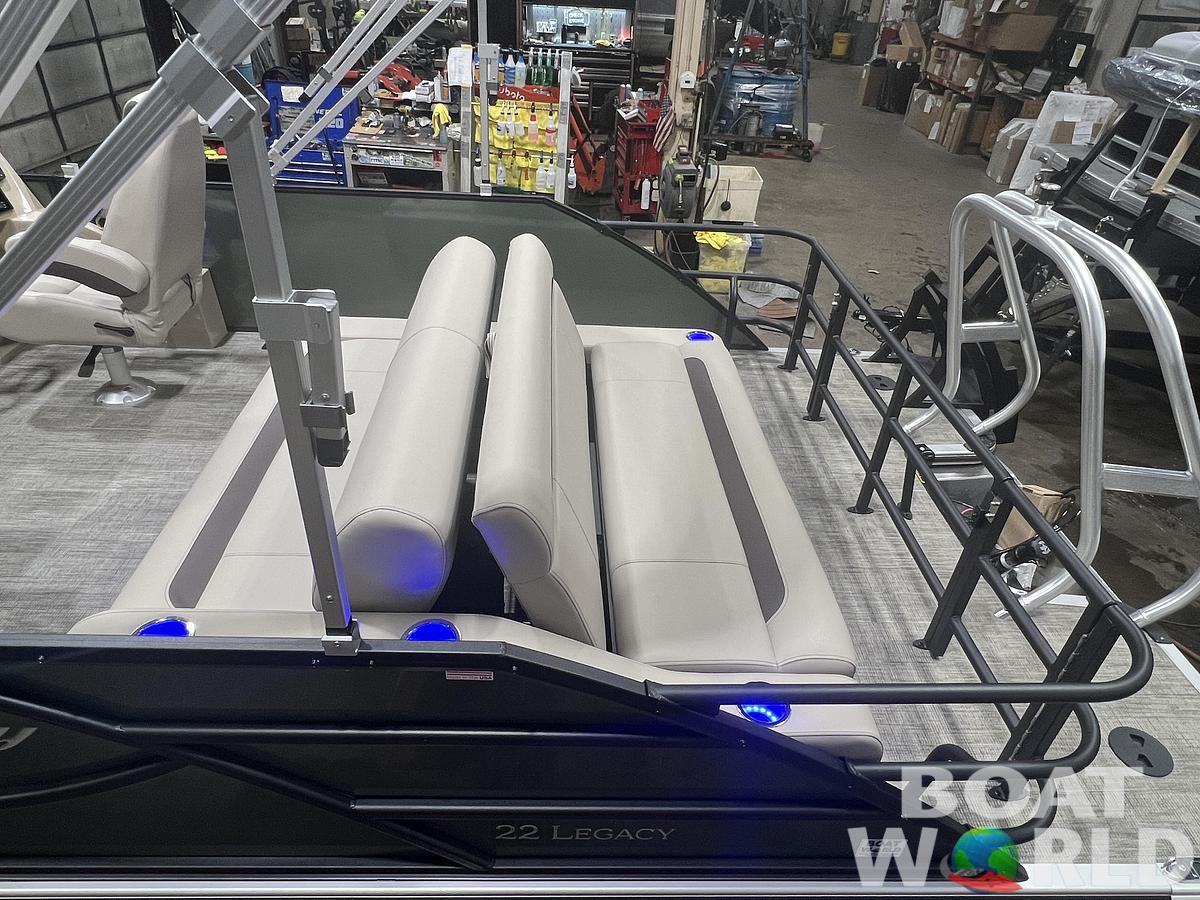 2026 Bentley Pontoons Legacy 223 Swingback Tritoon