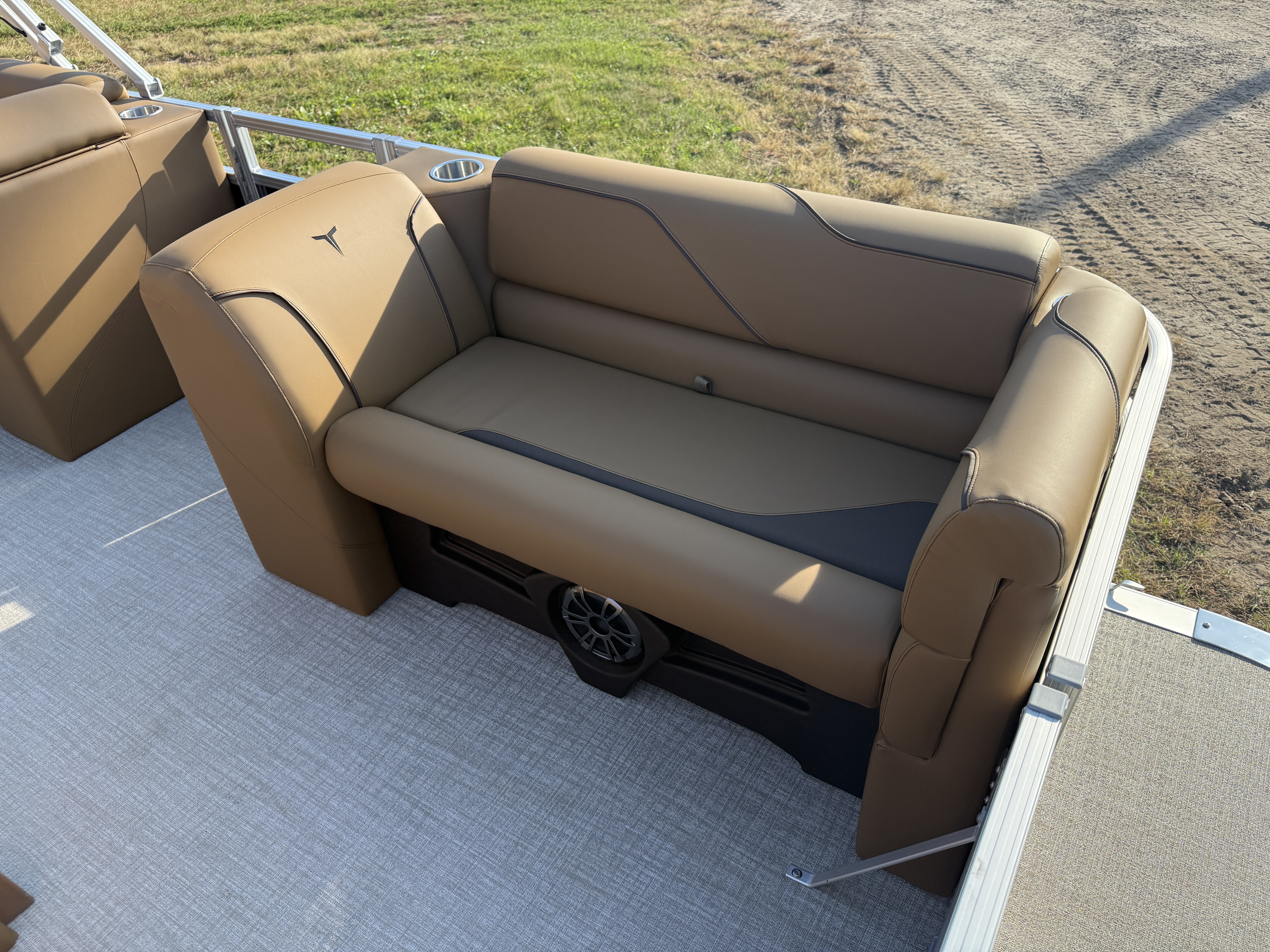 2027 Tahoe Sport VRB 2180 Swingback $31995