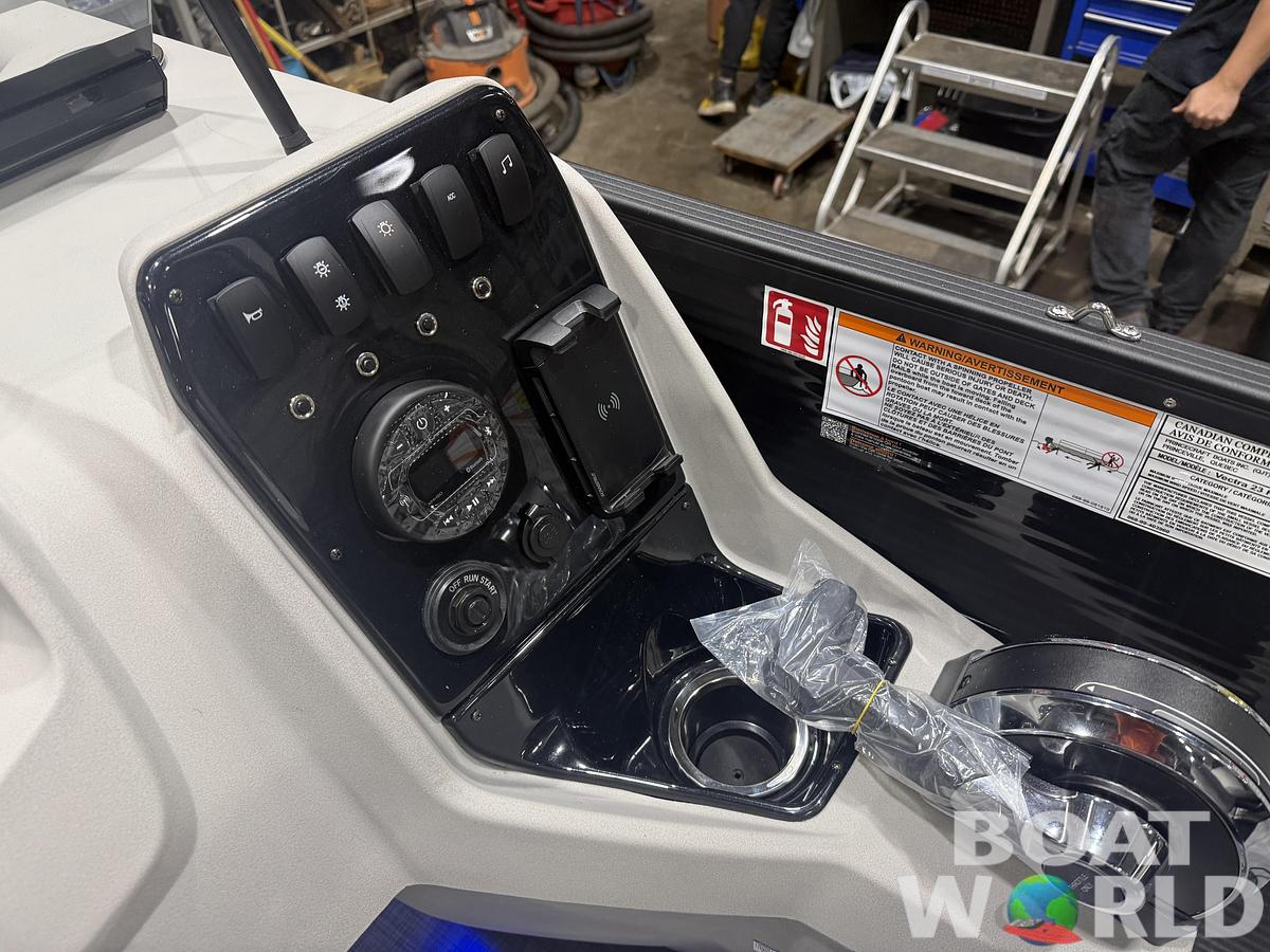 2026 Princecraft Vectra 23 RL Swingback Lounge Pontoon