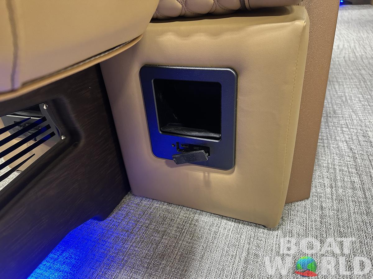 2025 Tahoe Pontoons Cascade 2385 Elite Cruise Tritoon & Honda 4-Stroke EFI