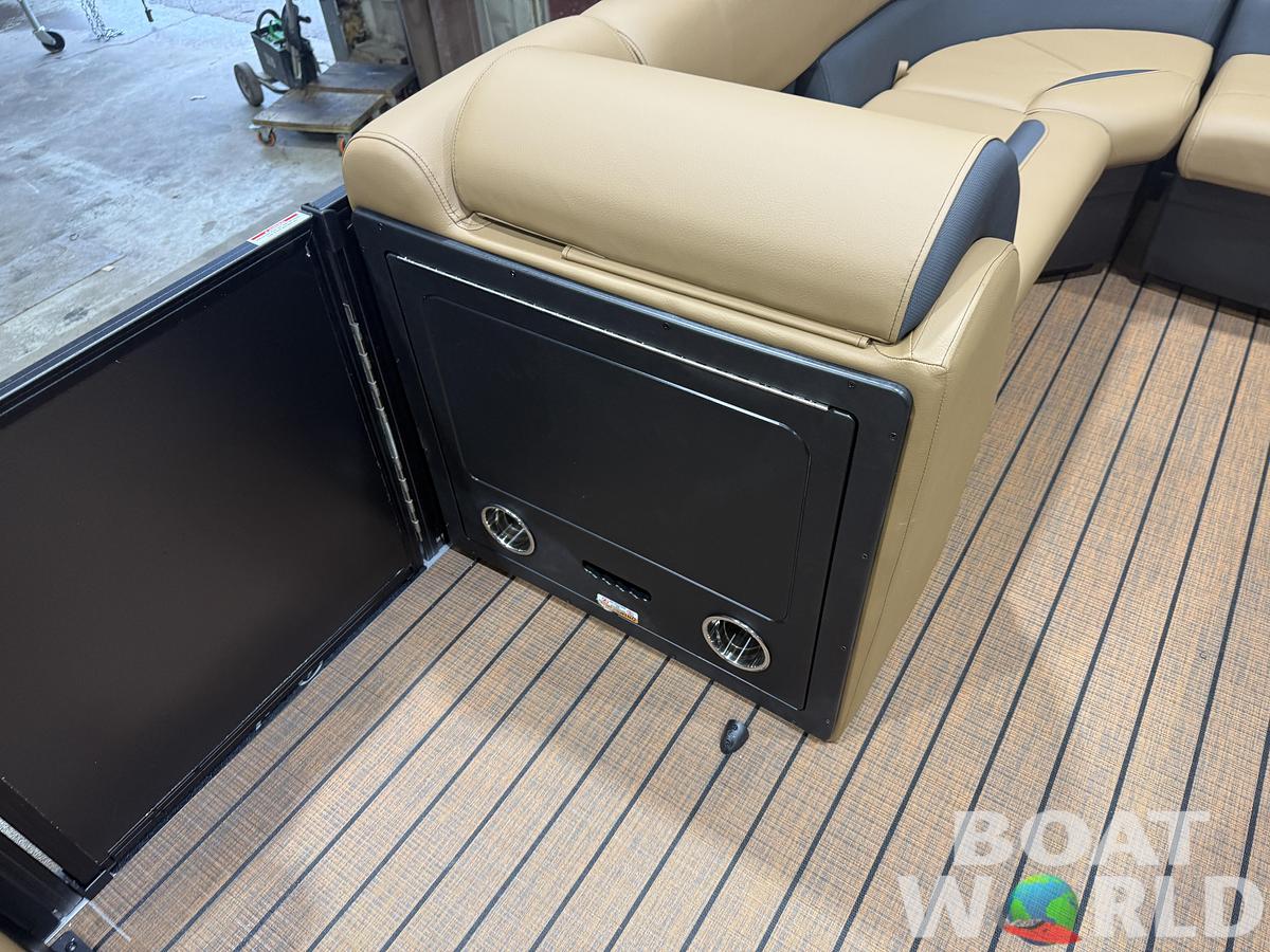 2027 Bentley Legacy 220 Navigator Quad Lounge Pontoon $43995
