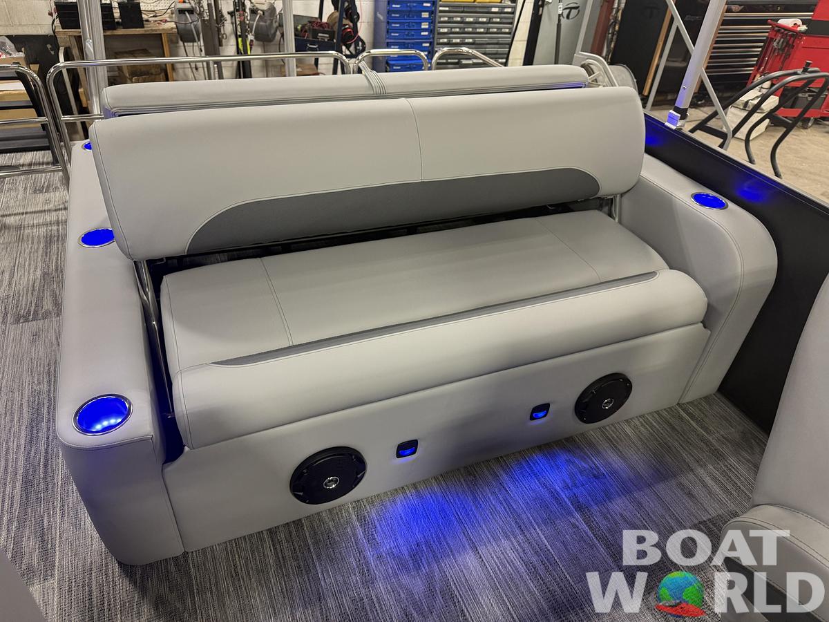 2026 Bentley Pontoons Legacy 220 Swingback & 4-Stroke EFI