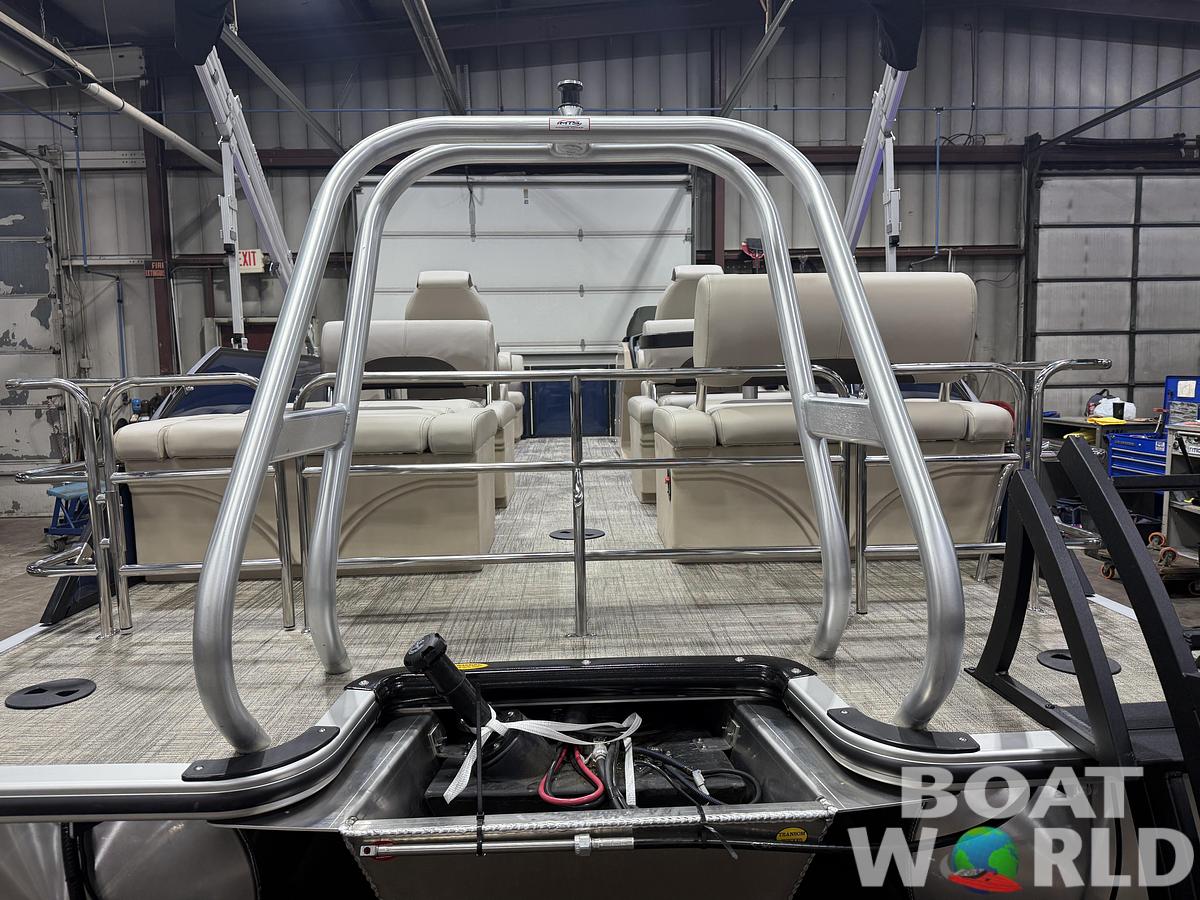 2026 Bentley Pontoons Legacy 220 QSB Swingback 