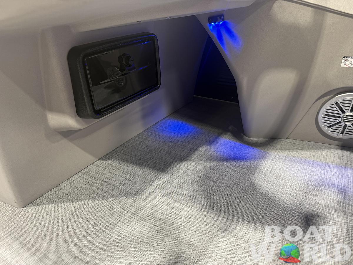 2026 Princecraft Vectra 23 RL Swingback Lounge Pontoon