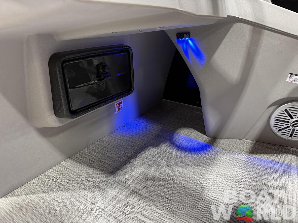 2027 Princecraft Vectra 23 RL Dinette Swingback $36,995