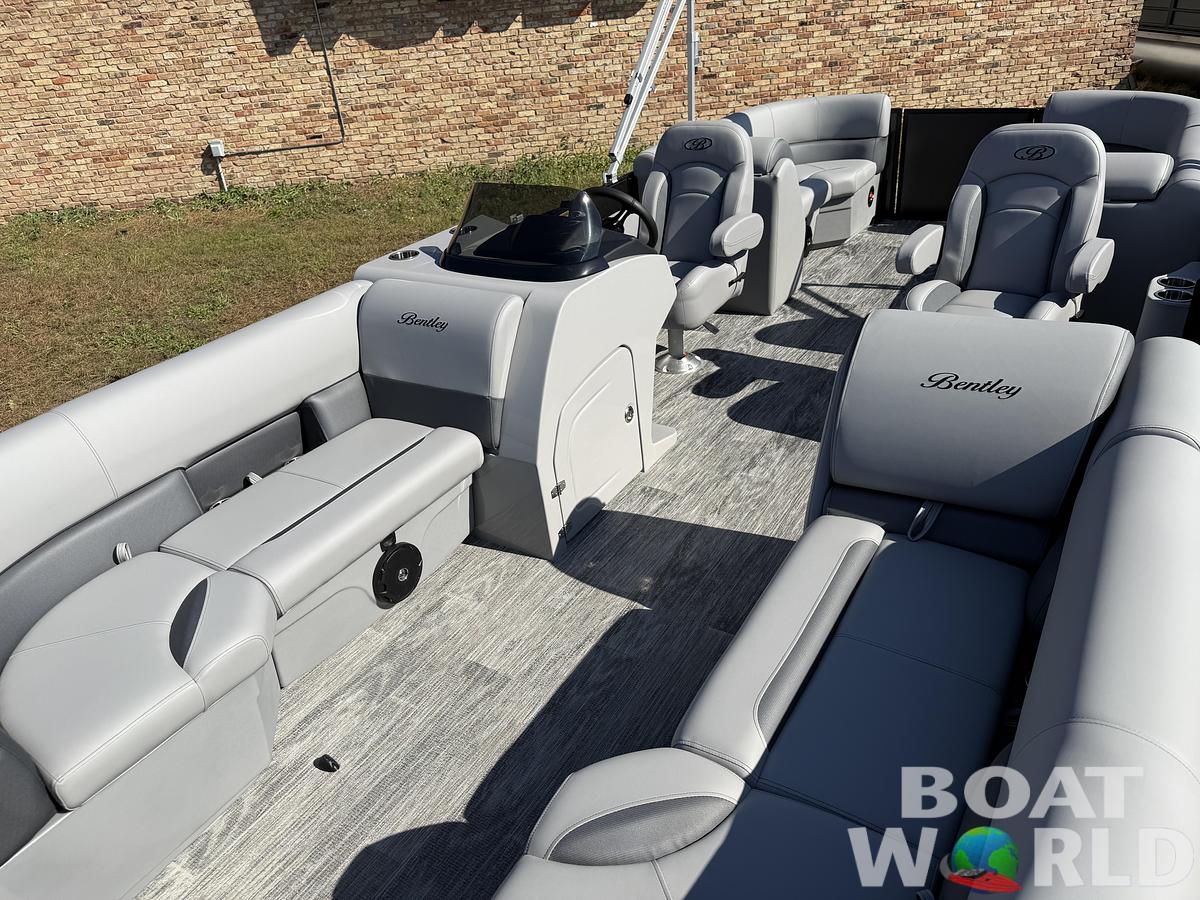 2026 Bentley Pontoons Legacy 220 Navigator Quad Lounge 