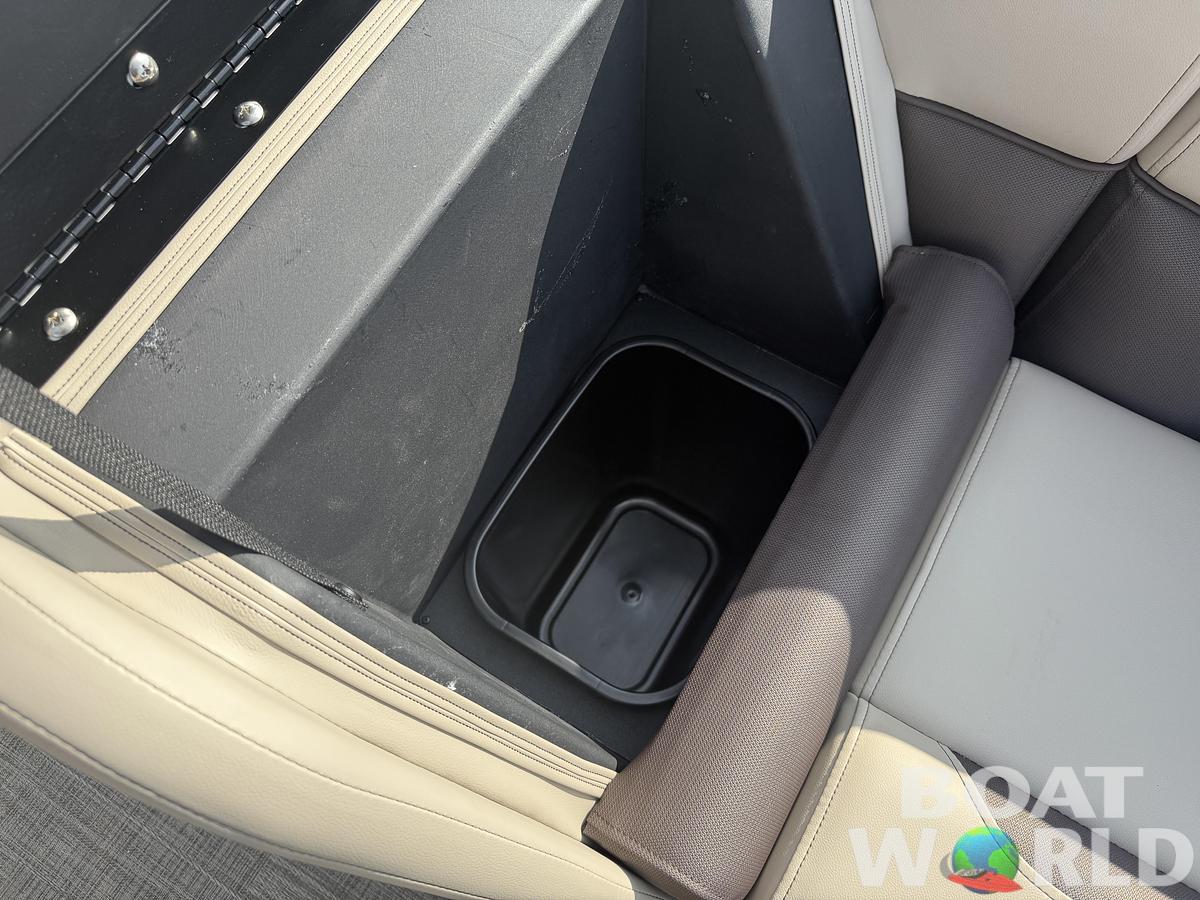 2026 Bentley Pontoons Legacy 220 Swingback & Honda 4-Stroke EFI