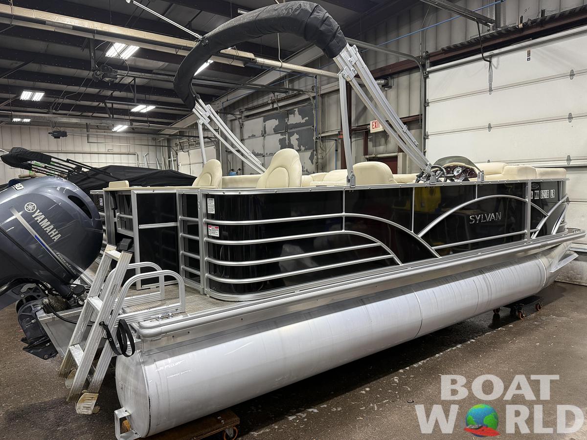 Used 2017 Sylvan 820 Fish & Cruise Pontoon