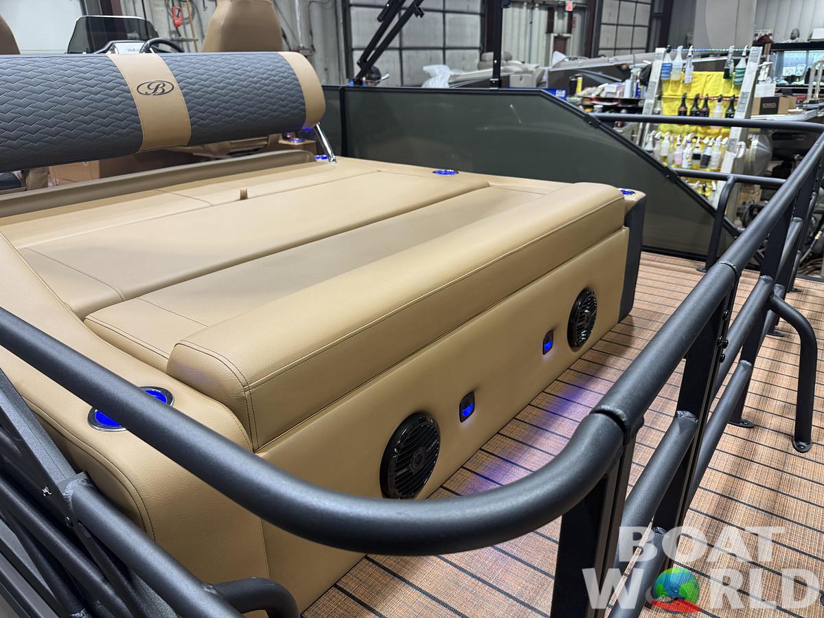 2026 Bentley Pontoons Elite 223 Swingback Tritoon & 200HP 