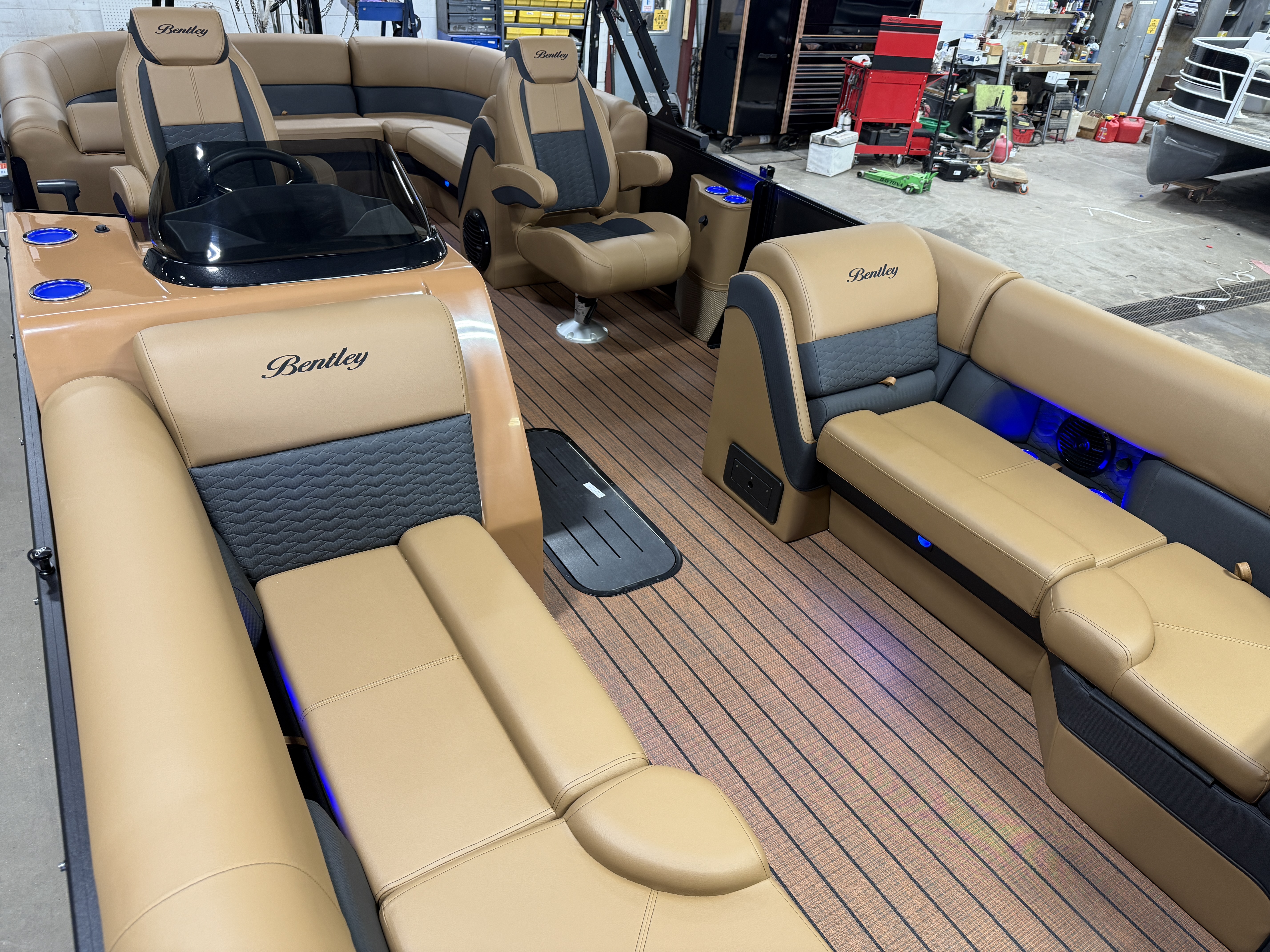 2026 Bentley Pontoons Elite 223 Admiral Quad Lounge Tritoon