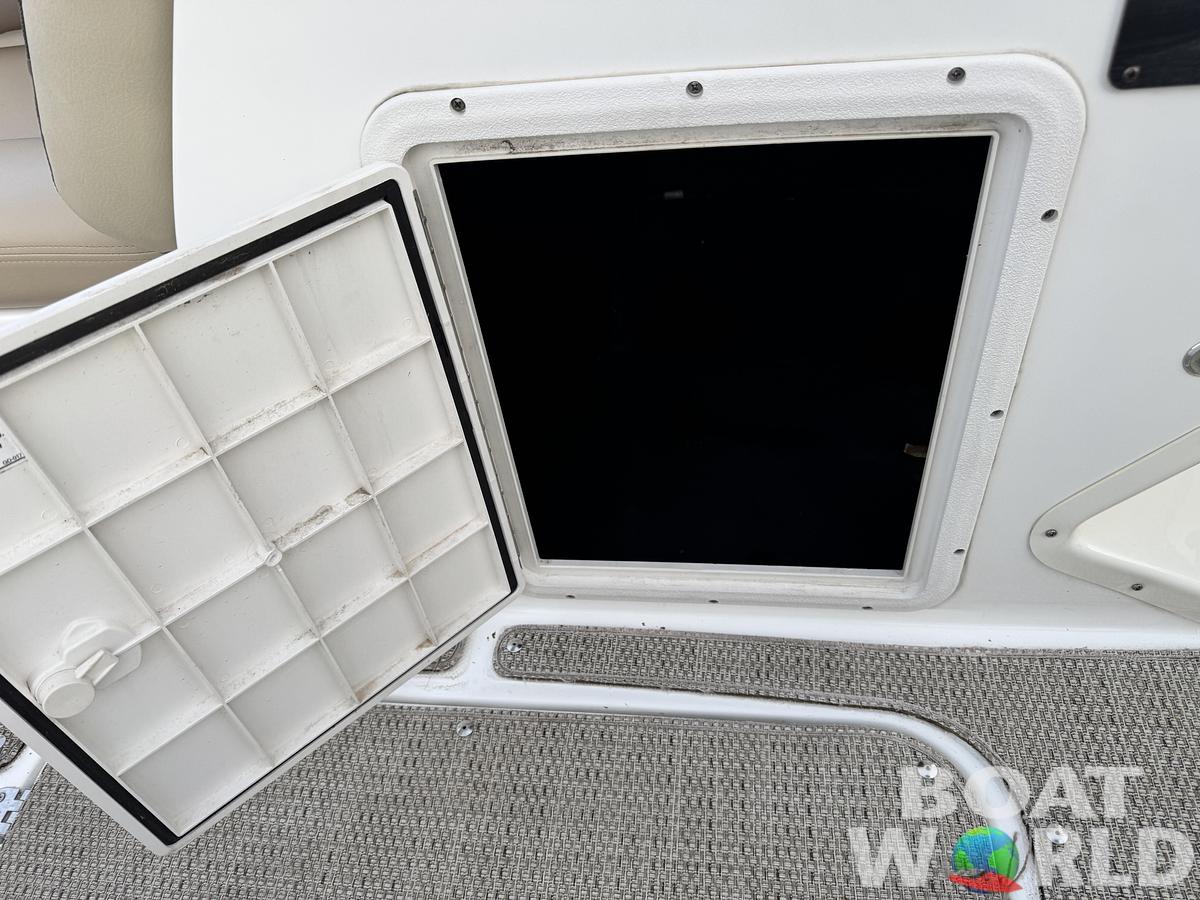 Used 2019 Hurricane SunDeck 187 with 150HP Yamaha Fourstroke EFI Outboard