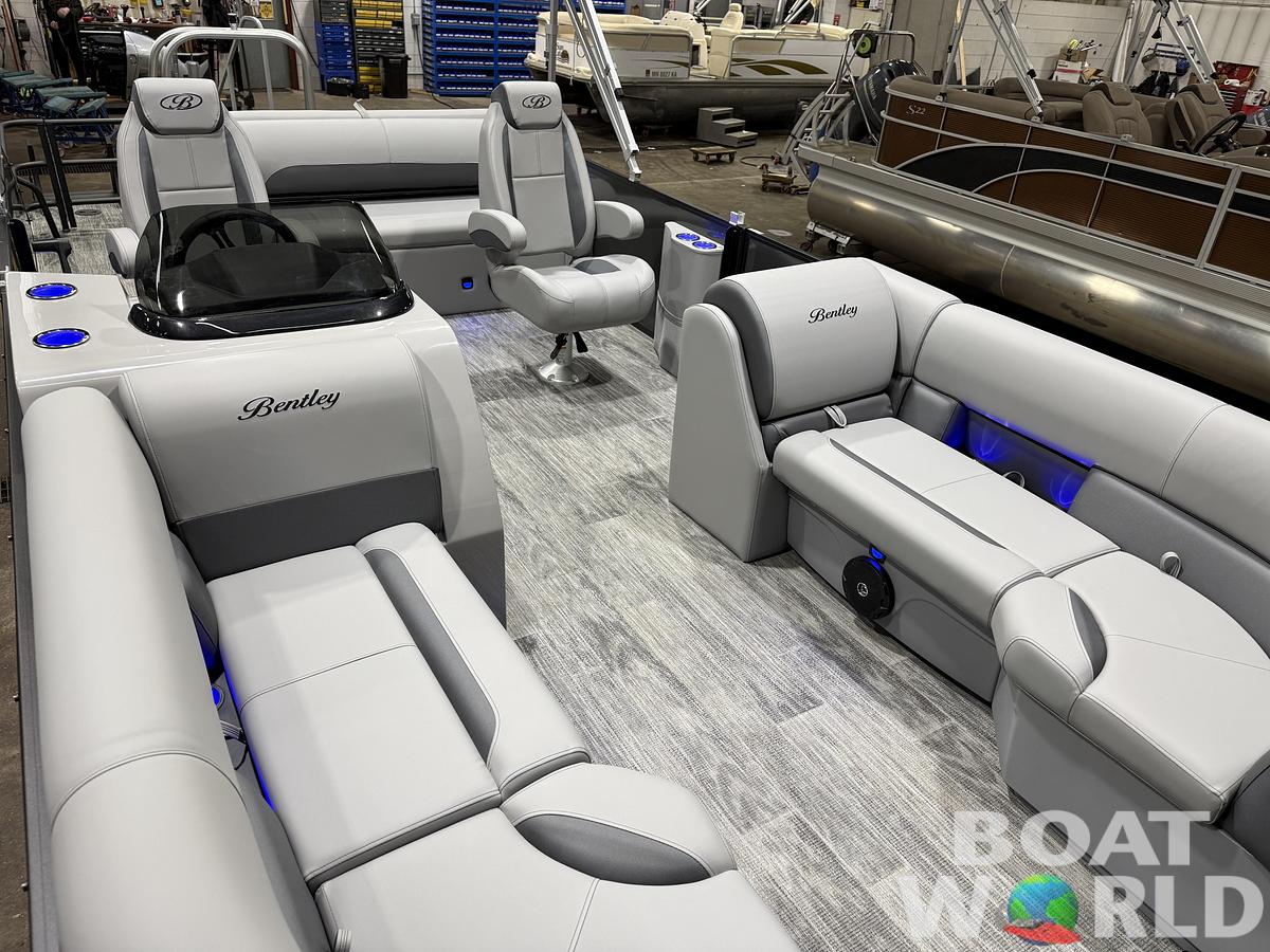 2026 Bentley Pontoons Legacy 220 Swingback 