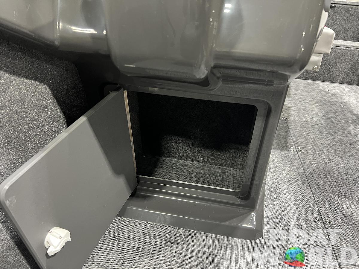 2026 Princecraft Ventura 230 WRL Swingback Deckboat