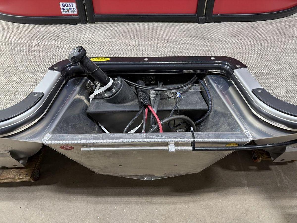 2025 Bentley Pontoons Legacy 200 Navigator Quad Lounge & Honda 4-Stroke EFI