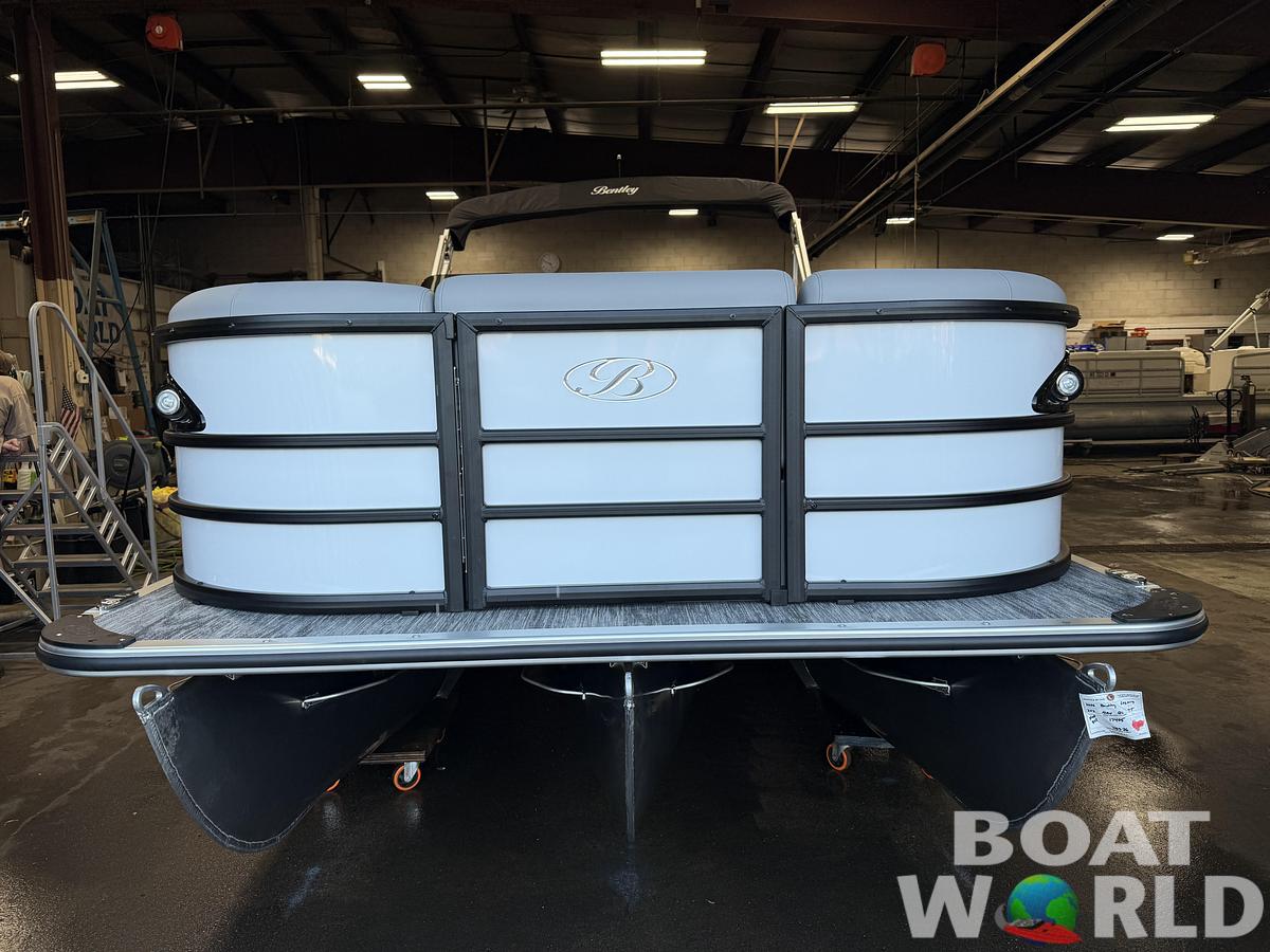 2026 Bentley Pontoons Legacy 223 Navigator Quad Lounge Tritoon