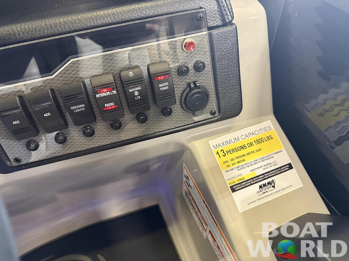 2026 Montego Bay 8522 DL Quad Lounge Tritoon